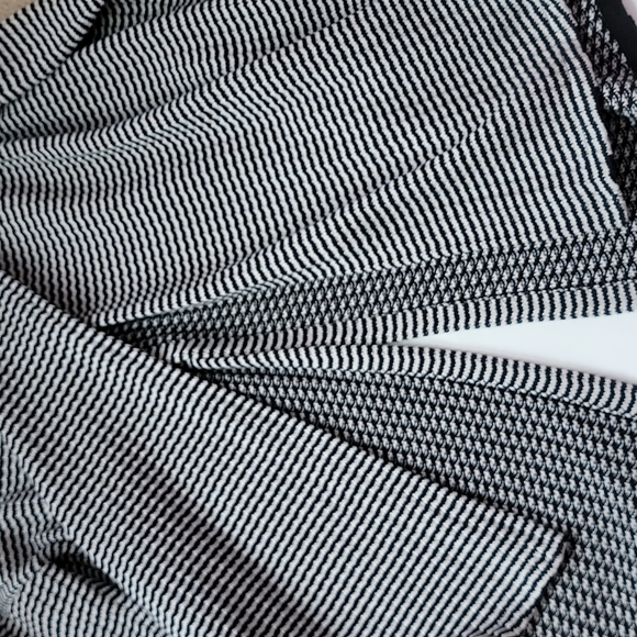 Cabi Fergie Chunky Split Hem Cowl Neck Wrap Sweater In Black White/Size M. - Picture 5 of 10